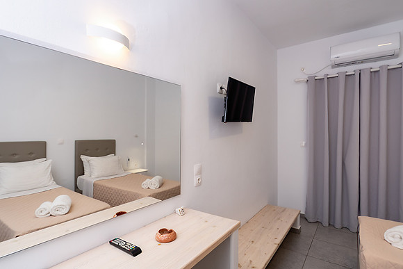 DSC01742.jpg Twin Room with Balcony